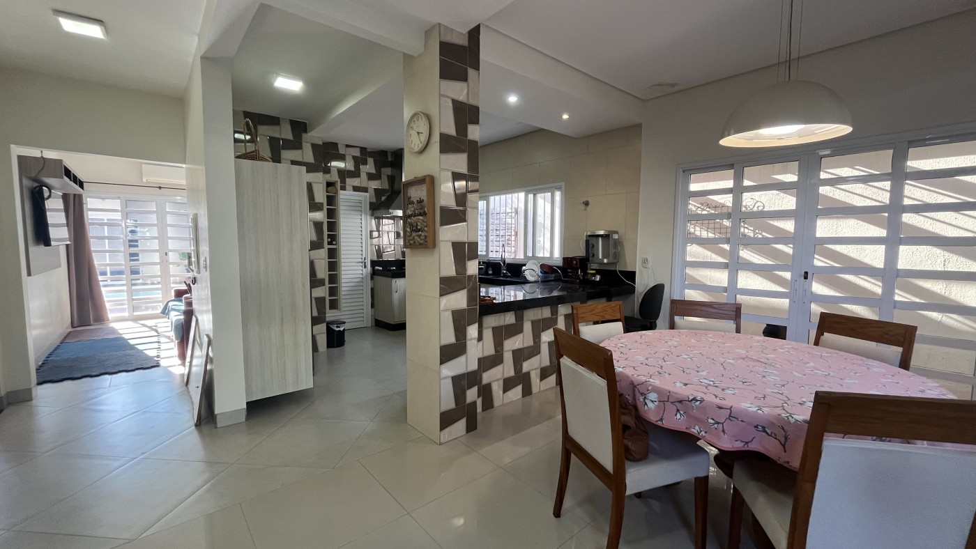 Casa, 3 quartos, 250 m² - Foto 1